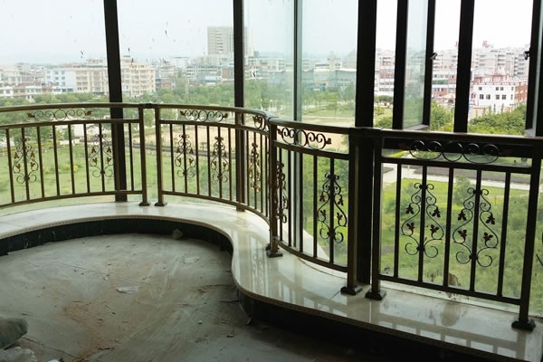 陽臺(tái)鋅鋼護(hù)欄